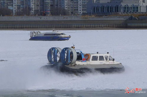 中俄界江开启气垫船旅客运输模式