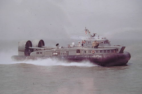 中国海军的 野马 726型中型气垫登陆艇